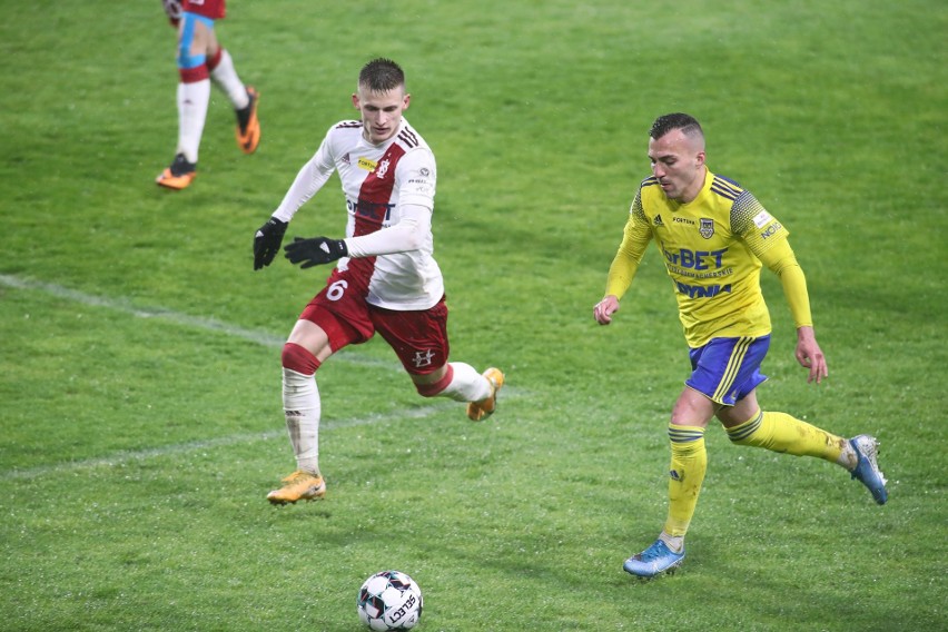 Fortuna 1. Liga. Arka Gdynia zwycięska w Łodzi! Cenne trzy punkty żółto-niebieskich. 16.04.2021