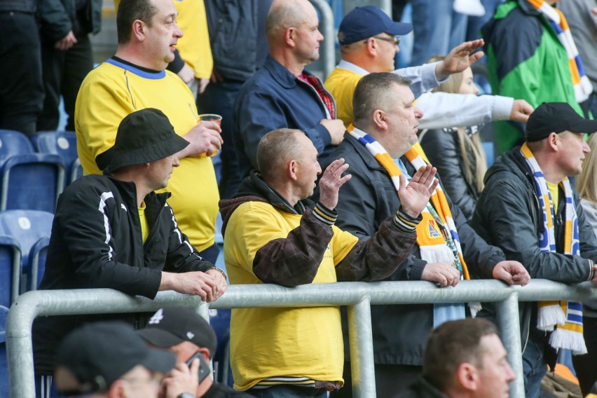 Kibice Motoru Lublin wrócili na trybuny Areny. Zobacz fanów piłkarzy "żółto-biało-niebieskich"