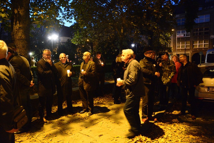 Suweren mówi NIE - protest przed sądem w Opolu