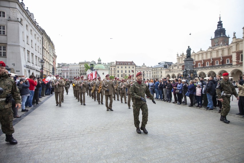 Kraków. Pochód patriotyczny przeszedł ulicami miasta [ZDJĘCIA]