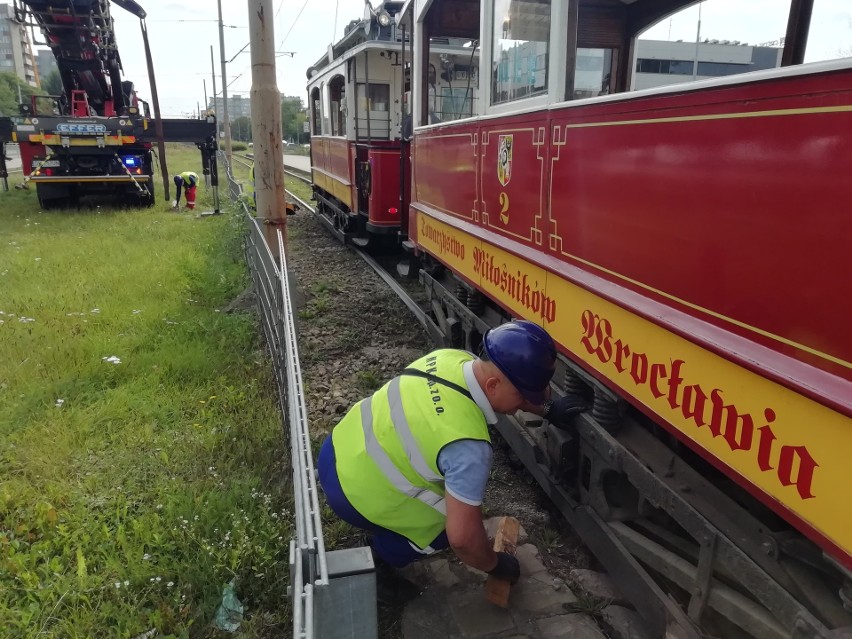 Tramwaj Jaś i Małgosia wykoleił się na Legnickiej. Są objazdy