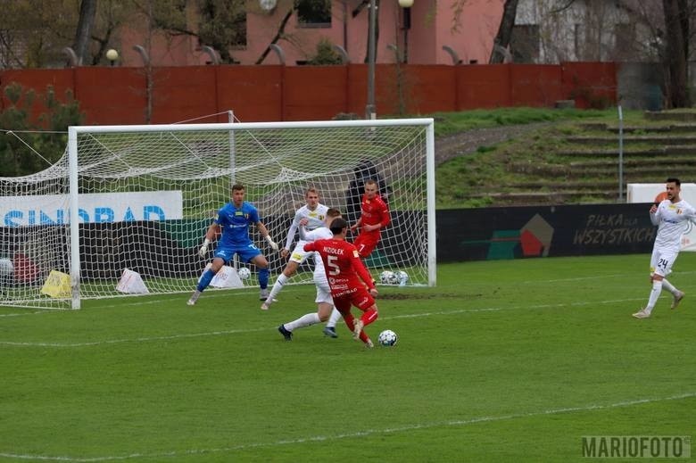 Fortuna 1 Liga. Porażka Korony Kielce z Odrą Opole 0:1. To był debiut trenera Dominika Nowaka. Jak ocenił mecz? [ZDJĘCIA]