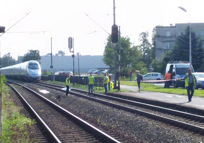 Pociąg Intercity potrącił kobietę przy dworcu kolejowym w...