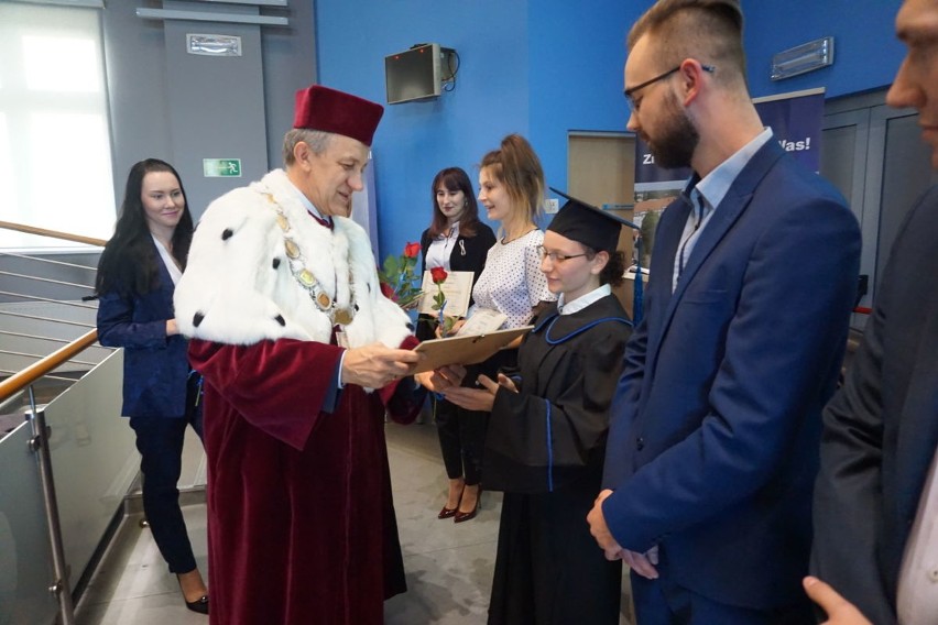 Gala w Małopolskiej Uczelni Państwowej w Oświęcimiu. Wręczone zostały pierwsze w jej historii "Laury Uczelni" [ZDJĘCIA]