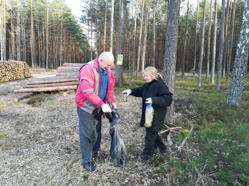 Przedświąteczne sprzątanie na koneckich turystycznych szlakach (ZDJĘCIA)