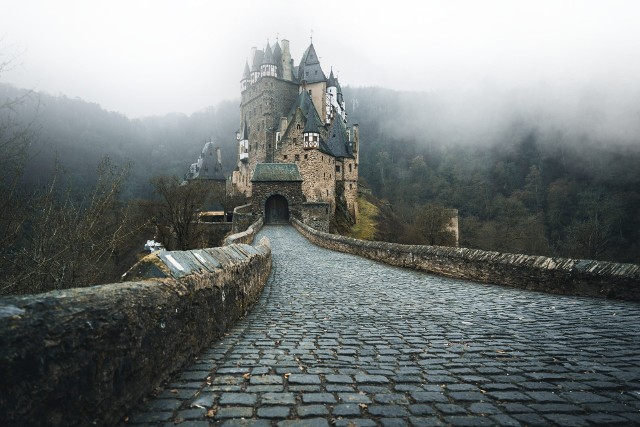 W tych miejscach czas się zatrzymał. Oto najpiękniejsze zamki w Europie.  Zobacz bajkowe zdjęcia | Portal i.pl