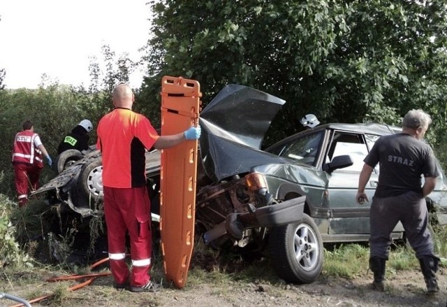 W wyniku wypadku cztery osoby trafiły do szpitala - kierujący oplem i land roverem oraz ich pasażerowie. Badanie alkomatem wykazało, że kierowcy byli trzeźwi.