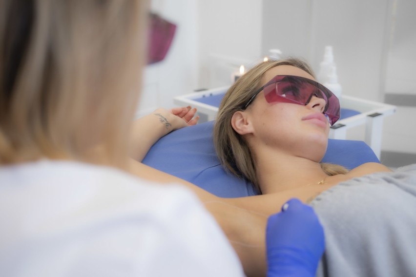 Drugie urodziny Laser Clinic - nowoczesnej kliniki kosmetologii laserowej i estetycznej w Kielcach. Wyjątkowe promocje dla klientów   