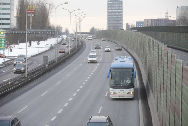 Opłata za autostradę A4 Katowice - Kraków od 1 marca 20 zł. Kiedy podrożeją bilety w autobusach? Przewoźnicy uzależniają taką decyzję od ceny paliwa.