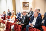 Zostawili wszystko i zaczęli żyć na nowo na obczyźnie. Białostocki oddział IPN zorganizował konferencję naukową poświęconą Polakom w XX w.