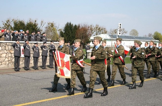 Święto ośrodka nie miało charakteru hucznej zabawy ze względu na ubiegłotygodniową katastrofę w Smoleńsku. Na sztandarze ośrodka zawiązano czarne wstążki, a flagi z kirem opuszczono do połowy masztu.