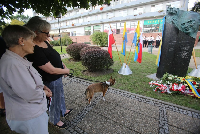 Płaskorzeźbę Tadeusza Kijonki w Galerii Artystycznej na...