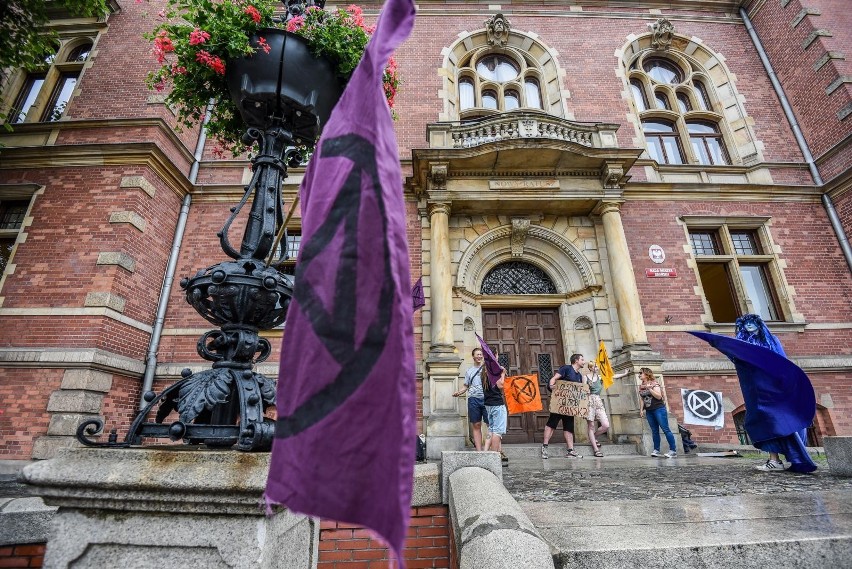 Demonstracja pod Radą Miasta Gdańska