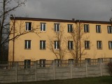 Budynek po dawnym oddziale szpitalnym w Morawicy na sprzedaż. Może będzie hotel?