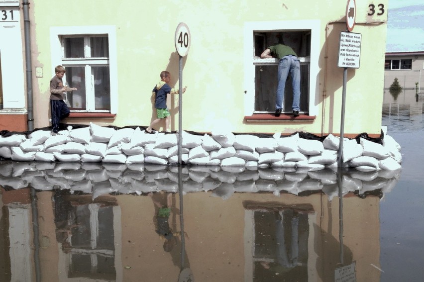Oto zdjęcia z powodzi sprzed lat i ich skutki w Krośnie...