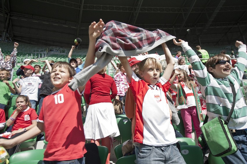 Wrocław: Dzieci uczyły się na stadionie kibicowania