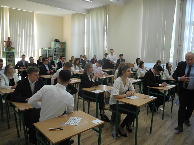 W I Liceum Ogólnokształcącym maturzyści zdawali egzamin w auli oraz w kilku salach lekcyjnych.