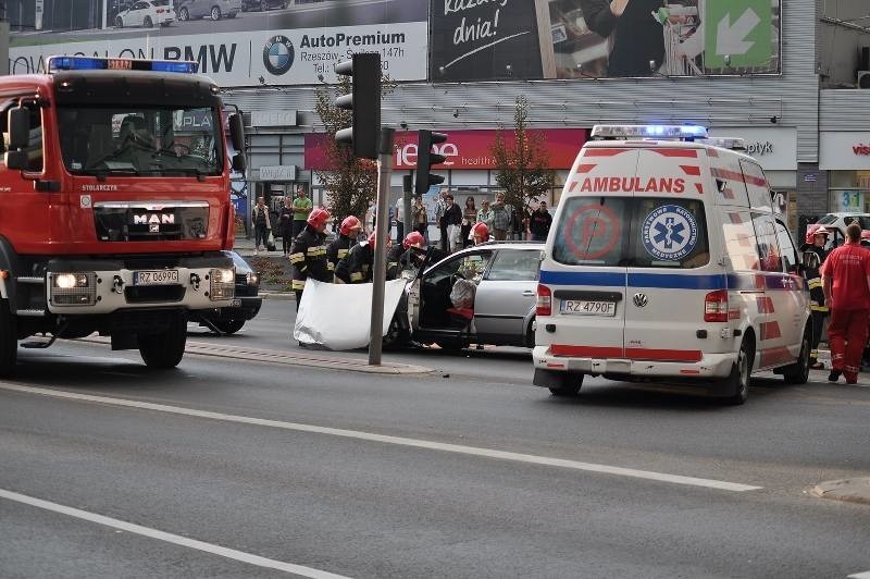 Wypadek na ul. Piłsudskiego w Rzeszowie [ZDJĘCIA INTERNAUTY]