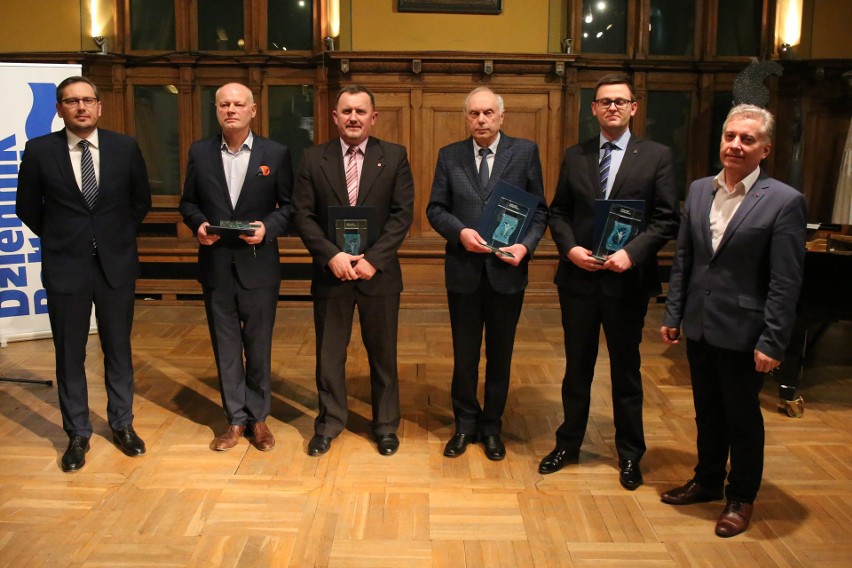 Od lewej stoją: Wiktor Pilarczyk, prezes Polska Press...