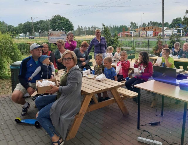 Organizator udostępnia też popcorn i napoje.