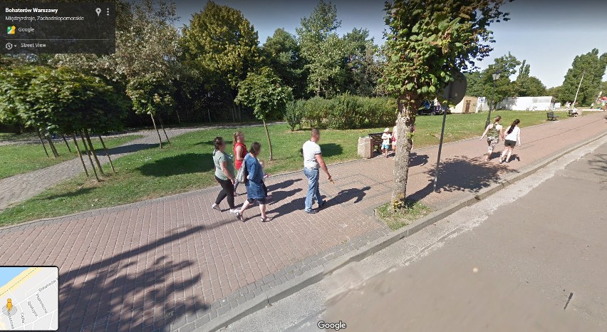 Przyłapani przez kamerę Google Street View na wakacjach w...