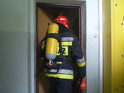 Policjanci z Jastrzebia-Zdroju uratowali z pożaru...