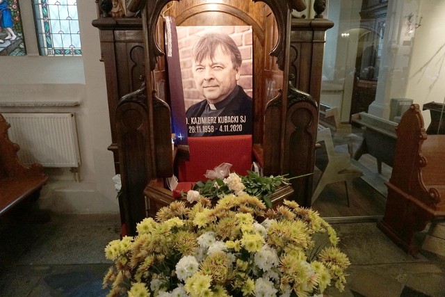 Pogrzeb ojca Kazimierza Kubackiego. Były proboszcz jezuitów zmarł na koronawirusa.