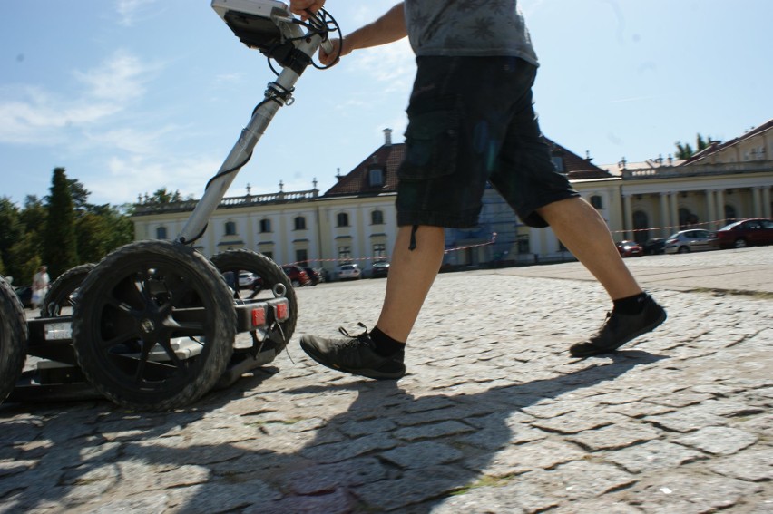 Czy pod dziedzińcem Pałacu Branickich jest tajny tunel? UMB...