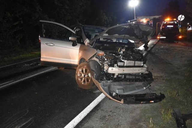 W poniedziałek, 12 sierpnia późnym popołudniem na drodze wojewódzkiej nr 310 w miejscowości Szymanowo niedaleko Śremu doszło do zderzenia dwóch samochodów osobowych. W wypadku został ranny jeden z kierowców. Zobacz więcej zdjęć -----> 