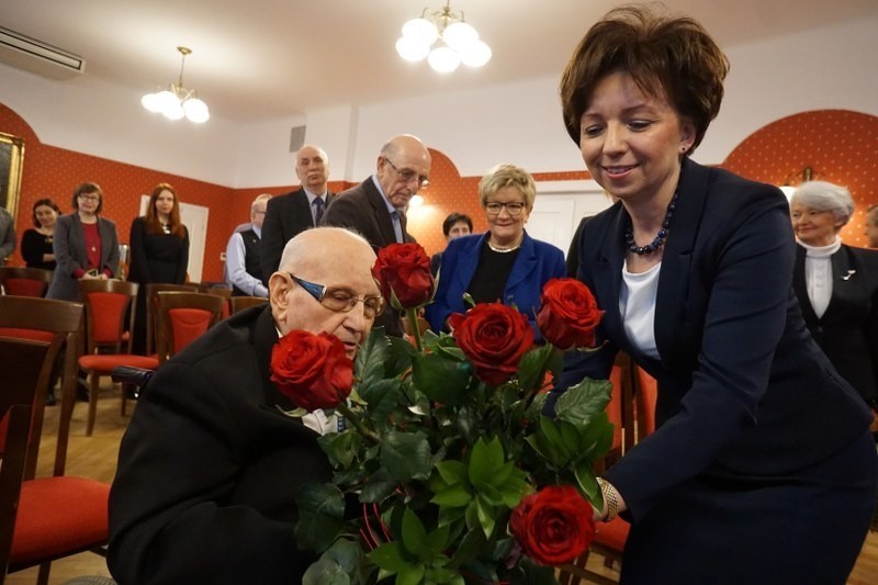 Prof. Jerzy Albrycht odznaczony Krzyżem Oficerskim