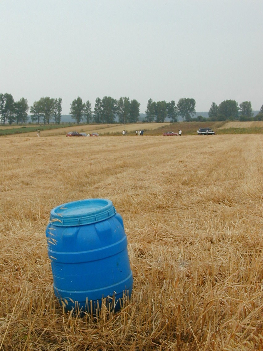 Sierpień 2003 r. Czerniejów. W beczce po kapuście znaleziono...