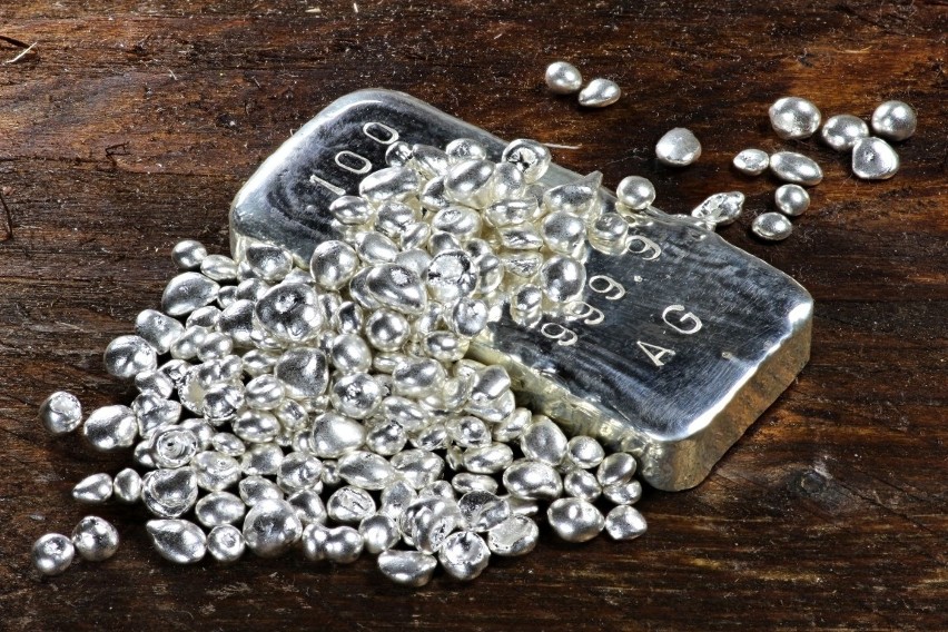 Miliony złotych z handlu włoskim srebrem i złomem, którego nie było. Oskarżeni w sprawie wyłudzenia VAT
