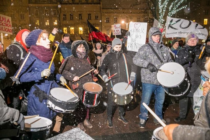 „Narodu wybraniec zakłada nam kaganiec”. Protestują przeciwko zmianie przepisów o zgromadzeniach