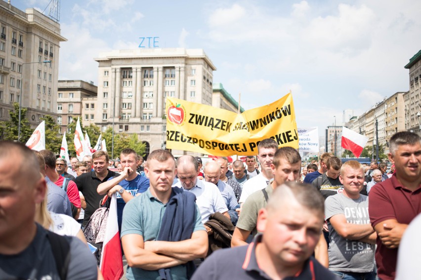 Warszawa: Rolnicy protestowali przeciwko niskim cenom skupu