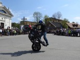 Ryk motorów i palenie gumy przed bazyliką (zdjęcia, wideo)