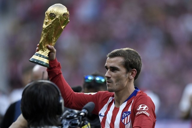 Antoine Griezmann zaprezentował trofeum