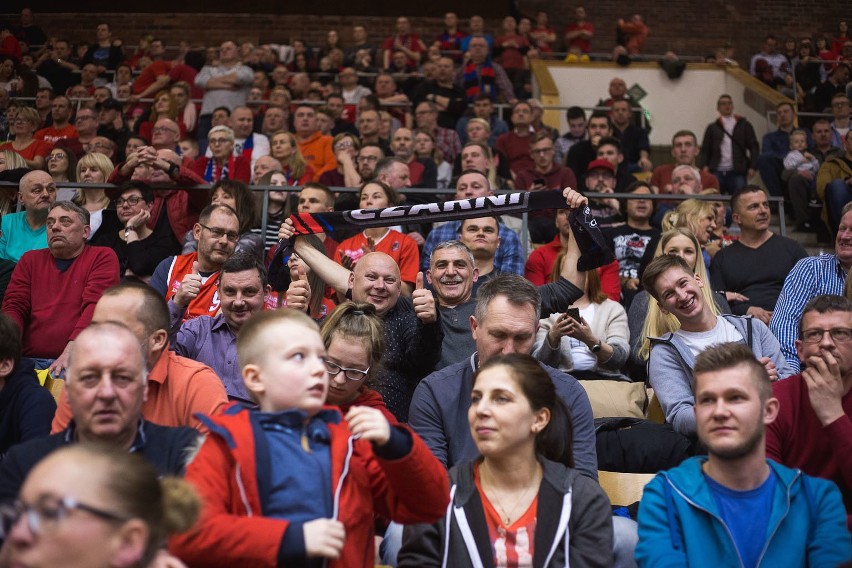 Czarni Słupsk dopiero po dogrywce pokonali SKK Siedlce 91:84...