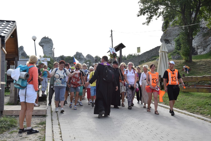 Wspólnota Śródmiejska wyruszyła z Podzamcza do Częstochowy