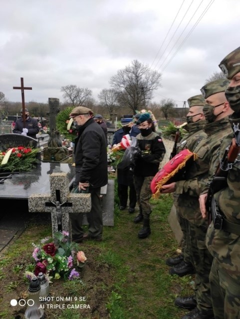 W Tarłowie uroczyście pożegnano porucznika Jana Gadalskiego, bohatera z II wojny światowej [ZDJĘCIA]