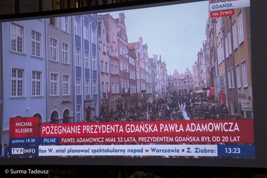 Transmisja pogrzebu prezydenta Gdańska w Stargardzie. Garstka mieszkańców w kościele [ZDJĘCIA]