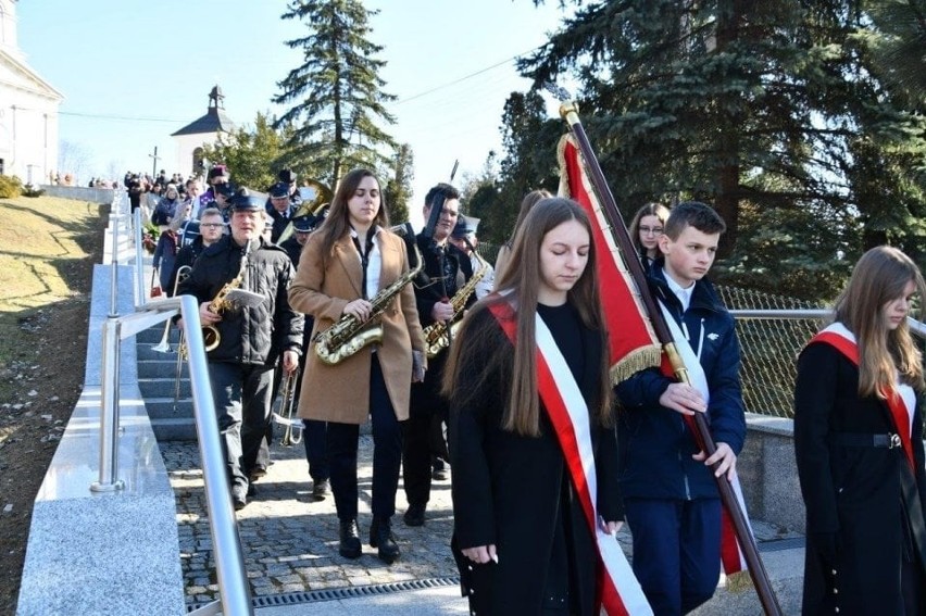 Uroczystości upamiętniające ofiary mordu dokonanego przez...