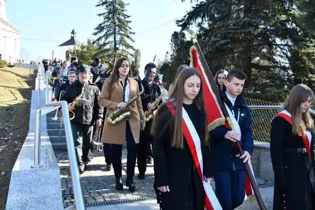 Uroczystości upamiętniające ofiary mordu dokonanego przez hitlerowców w 1944 roku w Bielinach.