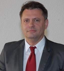 Piotr Ostrowski jest współscenarzystą serialu "Ratownicy".