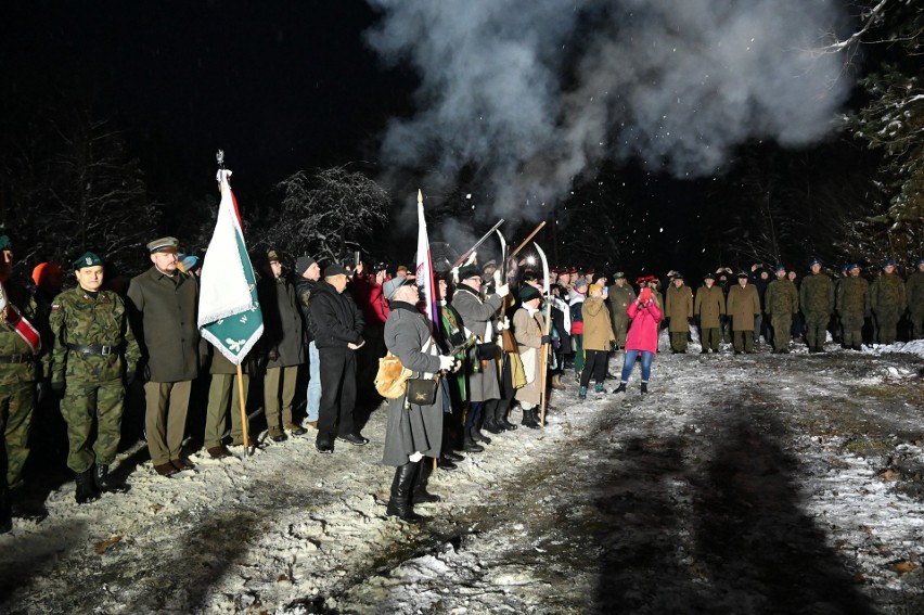 Mieszkańcy gminy Daleszyce oddali hołd powstańcom. Uczcili 160. rocznicę bitwy pod Hutą Szczeceńską