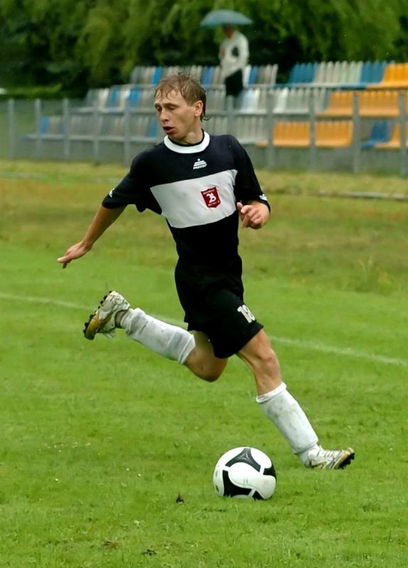 Nz. pomocnik Brzostowianki Rafał Kurcz.