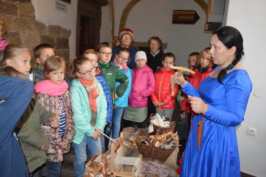 Podróż  do czasów średniowiecza. W Wąchocku odbył się Piknik "Mnisi i hutnicy"