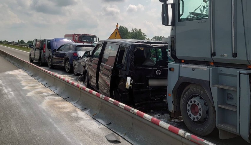 10 osób uczestniczących w tym wypadku to obcokrajowcy, a 3 -...