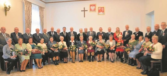 Wspólne zdjęcie podczas jubileuszowej uroczystości 