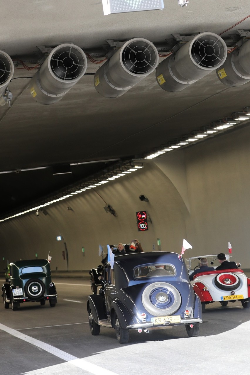 Tunel na zakopiance wreszcie otwarty dla kierowców! Historyczna chwila na budowie S7. Odcinek Skomielna-Biała - Naprawa już przejezdna