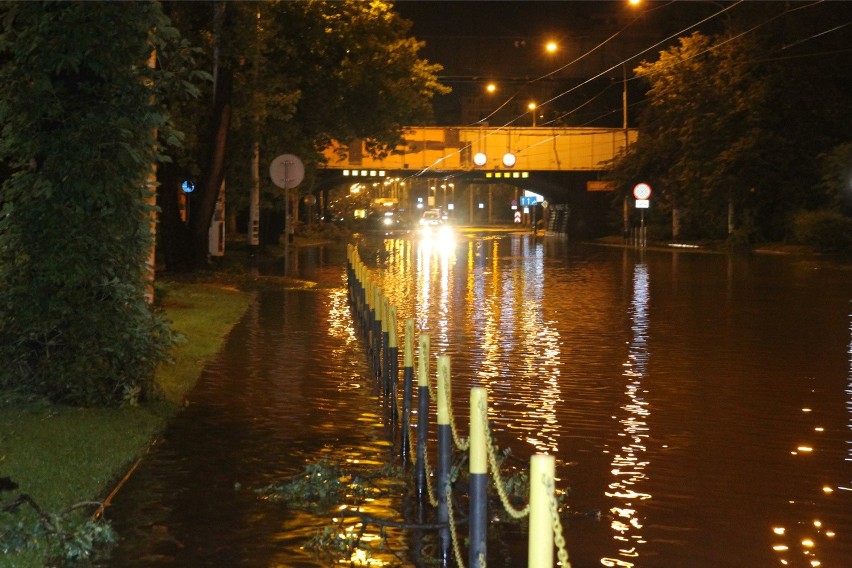 Tak wyglądał Wrocław po przejściu burzy w nocy z niedzieli...